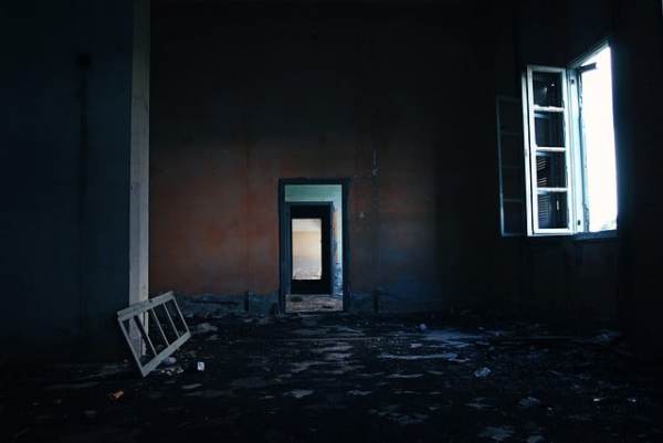 Ruines dans un roman post-apocalyptique